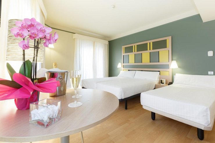 Chambre triple Hôtel Ciutat Barcelona Barcelone Chambre triple Hôtel Ciutat Barcelona Barcelone